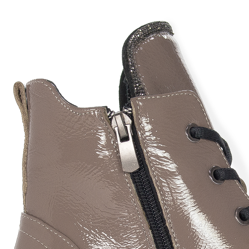 Venezia Women's Beige patent leather boots