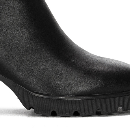 Women's Filippo boots on a black insulated post