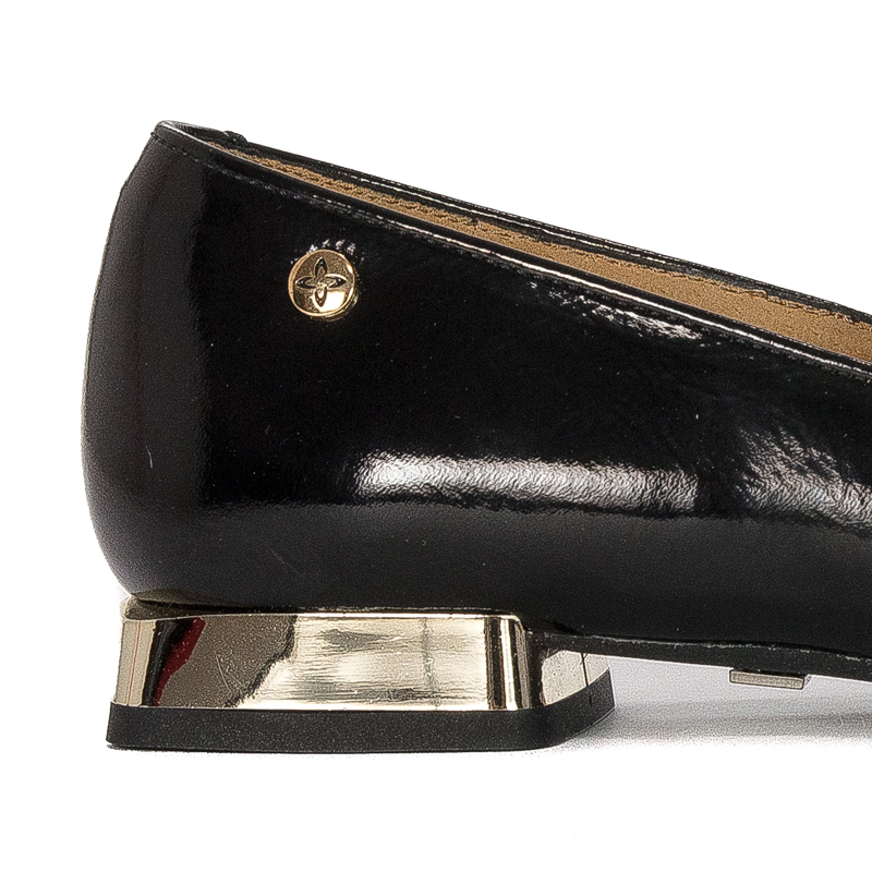 Maciejka Women's lacquered black Flat Shoes