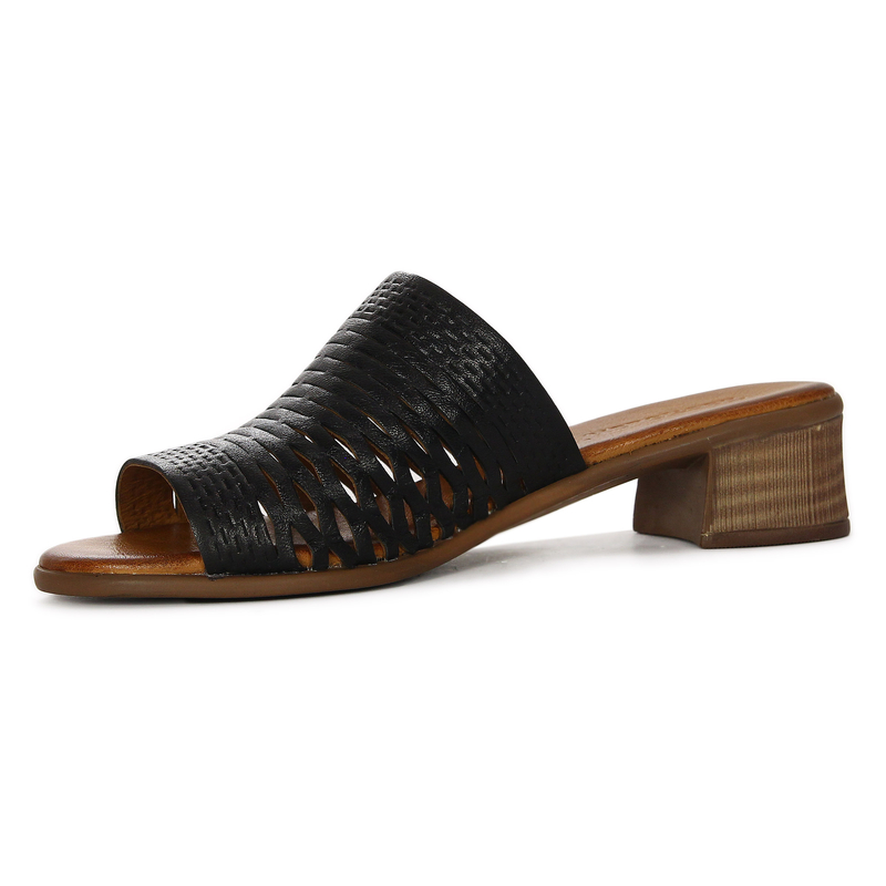T. Sokolski Women's leather flip-flops Black