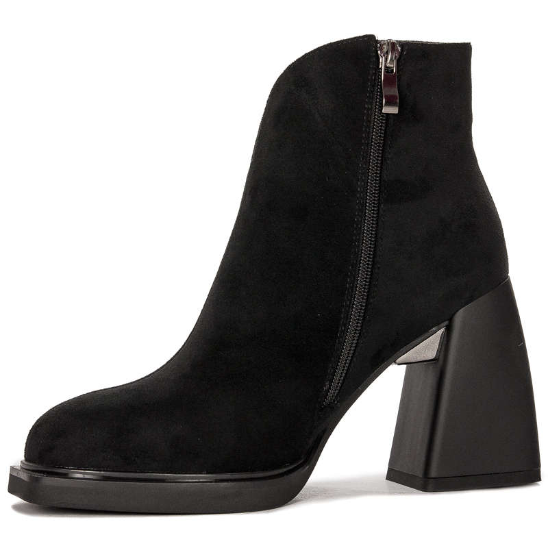 Filippo Black women's insulated boots on a post