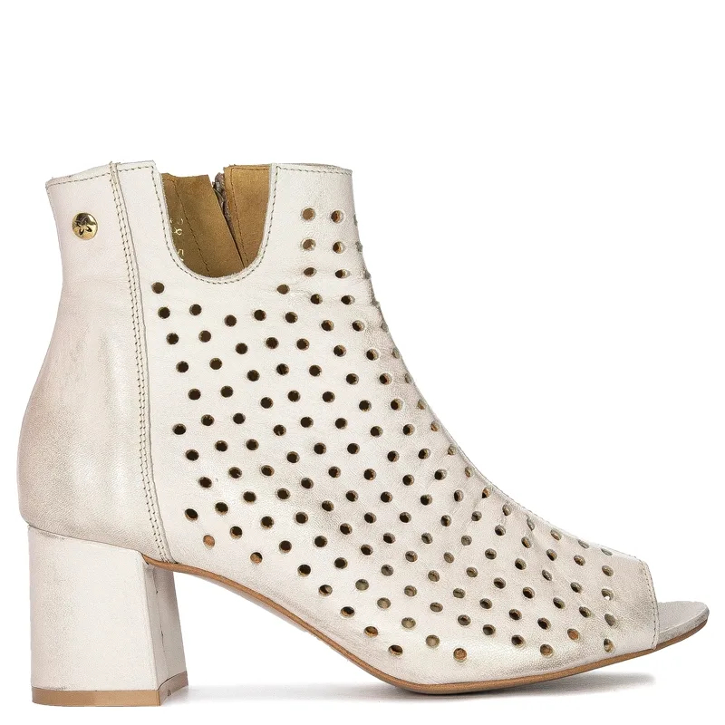 Maciejka Beige Boots Shoes