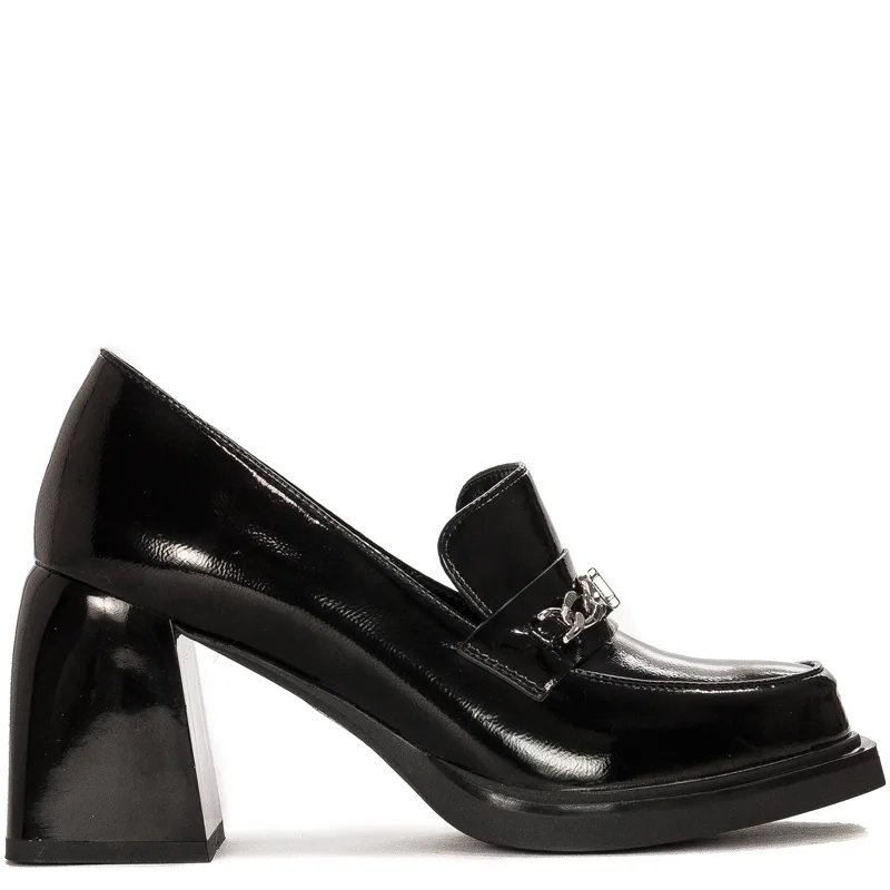 D&A Women's shoes on the post, black lacquer