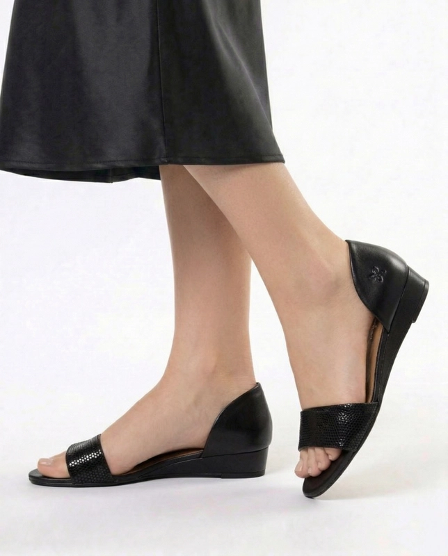 Maciejka Leather Low-Wedge Sandals with Closed Heel Black 01971-11/00-5