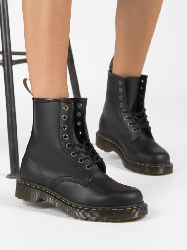 Dr. Martens Botki glany damskie skórzane Vegan 1460 Black