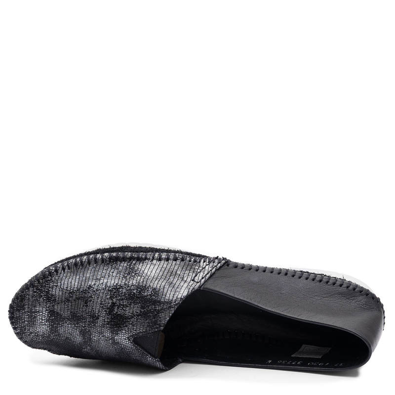 Maciejka Leather Loafers Artistic Design Silver Black 1930W-52/00-0
