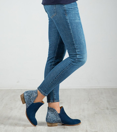 Maciejka Asymmetric Ankle Boots Low Heel Navy 04091-47/00-5