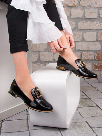 Maciejka Women's lacquered black Flat Shoes