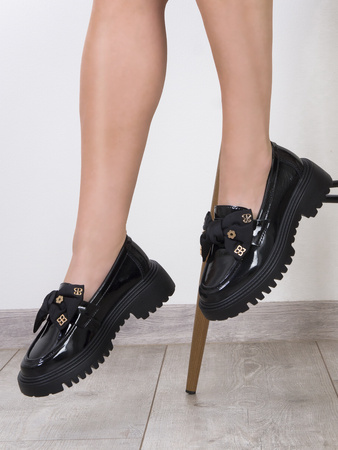 Women's Black leather shoes Artiker on the platform