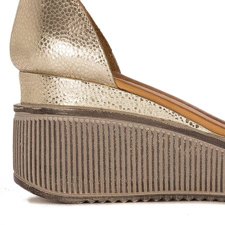 Boccato Gold Leather Wedge Sandals Elegant Textured 050-1798-R018