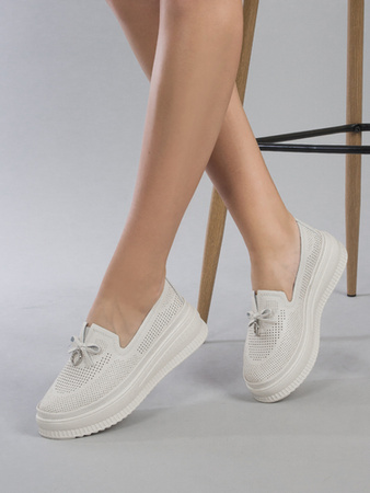 Artiker Półbuty damskie skórzane na platformie ażurowe beżowe