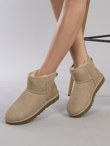 UGG Botki śniegowce damskie skórzane W Classic Mini II Sand 